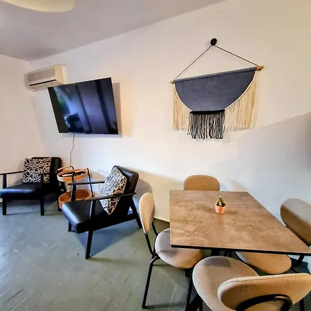 Anasa House